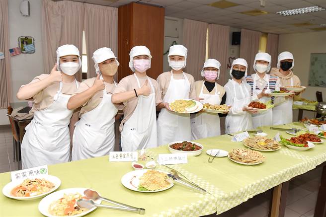 静宜食营系积极打造专属银髮长者的友善食品，能拥有健康乐活的加龄生活。（静宜大学提供）