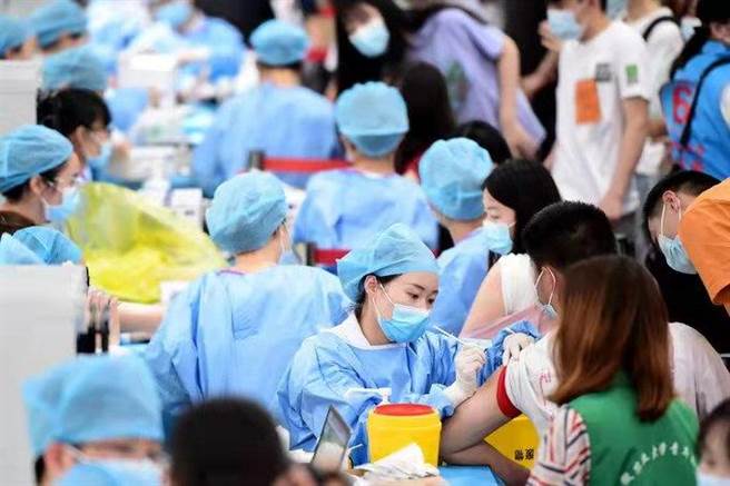 在新冠疫情和疫苗問題上 陸常駐聯合國代表呼籲：踐行真正的多邊主義。（人民日報）