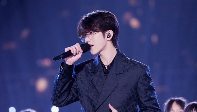 蔡徐坤年紀輕輕就成為時下最熱門的偶像歌手。（圖／微博）