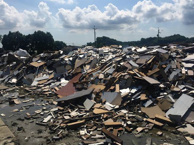 台南市王姓男涉嫌未取得许可即租地对外收费招揽清除装潢废弃物被法办。（环保局提供／洪荣志台南传真）