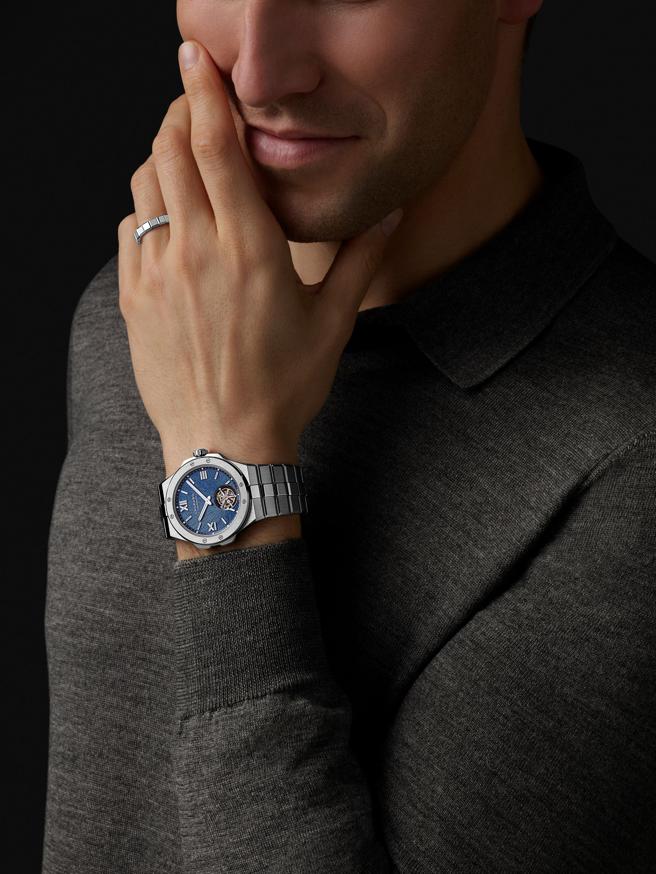 蕭邦Alpine Eagle陀飛輪腕表，風格優雅時尚。（CHOPARD提供）