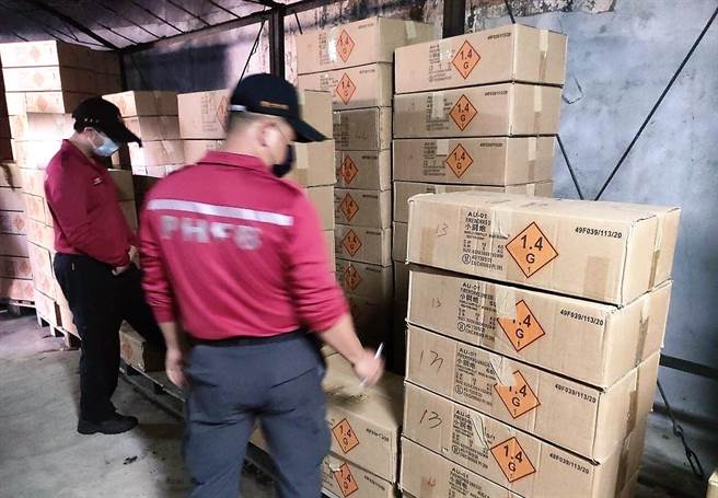 澎湖县消防局上紧发条，积极落实专业爆竹烟火查核制度与各项安全管制措施。（澎湖县消防局提供）