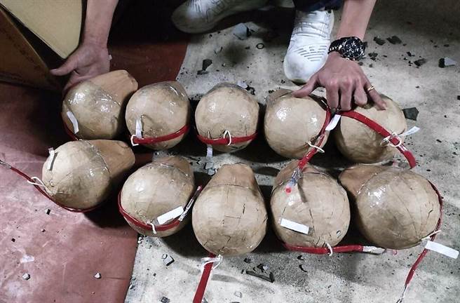 消防局马公分队、预防科进行清查、核对，确认烟火种类、数量、相关资料均无误。（澎湖县消防局提供）