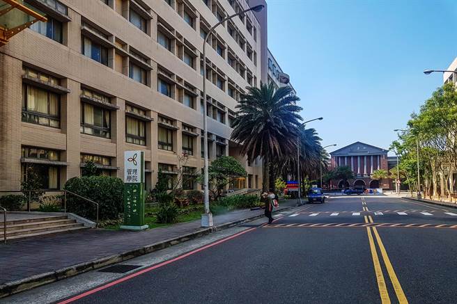 明新科大2生確診，全校停課10天，校園進行清消。（明新科大提供／羅浚濱新竹傳真）