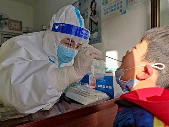 廣東全省昨增35例本土新冠，廣州9區今開展全員核酸檢測。（新華社）