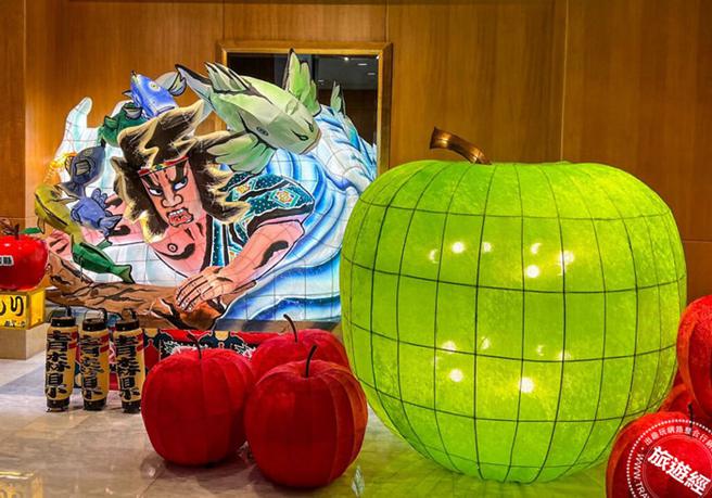 JR東日本大飯店一樓展示青森睡魔燈籠。（圖片JR東日本提供）