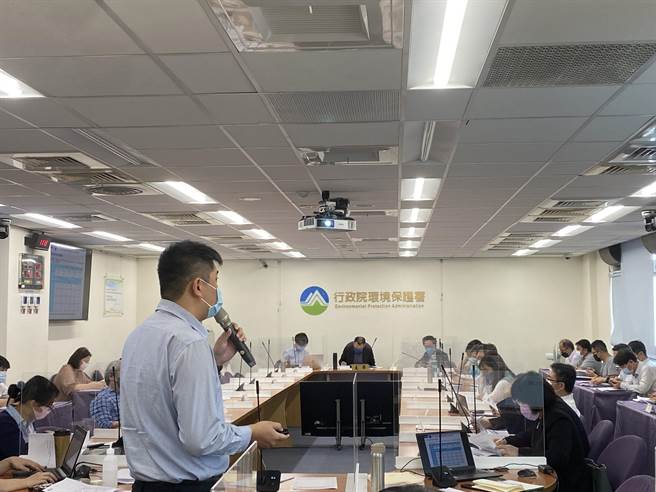 「新市產業園區設置計畫案環境影響說明書」專案小組第3次初審會議今日通過，並送大會審查。（李柏澔攝）