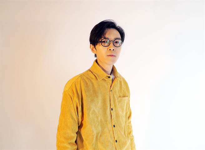 方大同相隔2年推出新單曲〈清楚點〉。（賦音樂提供）