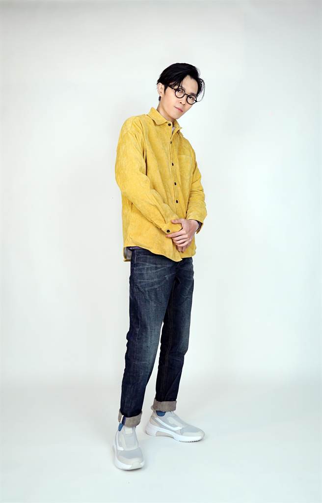 方大同相隔2年推出新單曲〈清楚點〉。（賦音樂提供）