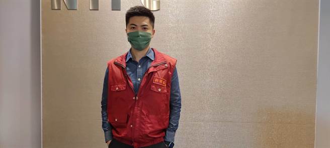 新北市政府宣布由曾任凤凰卫视记者的张劭斌，接任副发言人职务。（陈慰慈摄）