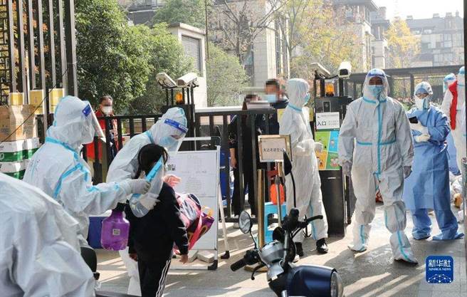 上海、昆山封控，讓周邊OEM、ODM廠僅能依賴廠內庫存來低度滿足產線需求，長短料問題進一步擴大。(新華社)