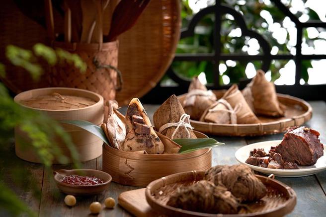 （台北美福大飯店將頂級和牛炙烤後搭配梅干菜拌入糯米中的「和牛叉燒梅菜粽」。圖／台北美福大飯店提供）