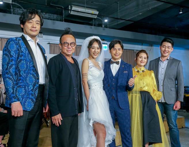 《大画昭君～观落雁》演员卡司坚强，周明宇（左起）、黄大炜、方宥心、孙协志、罗美玲、林斌。（粘耿豪摄）