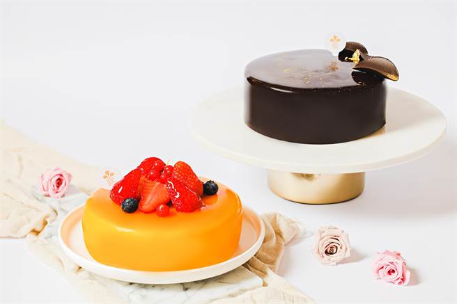 母亲节将至，新竹市烟波饭店集团旗下的新竹湖滨馆以馆内浓厚欧洲风情为发想，推出两款6吋母亲节蛋糕，让民眾犒赏妈咪。（烟波提供／陈育贤新竹传真）