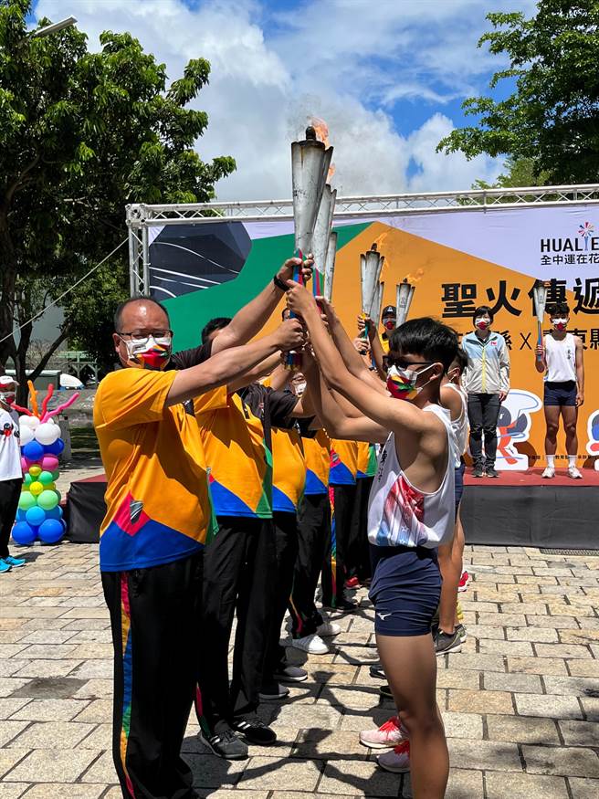 全中运圣火12日传递至台东。（台东县府提供／蔡旻妤台东传真）