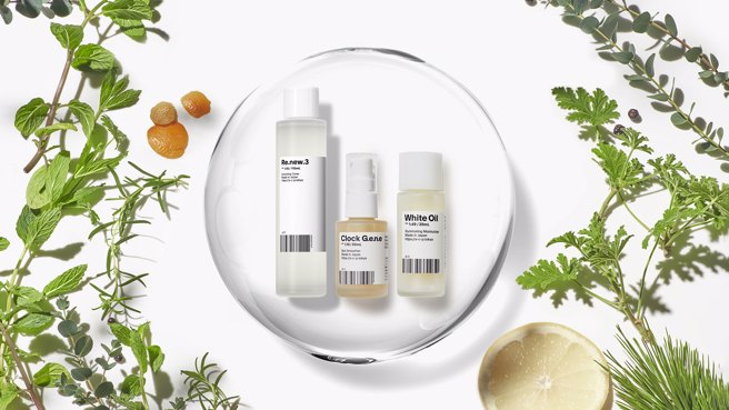 左至右为ACP肌能水、时钟基因精华液、白油。（图／品牌提供）
