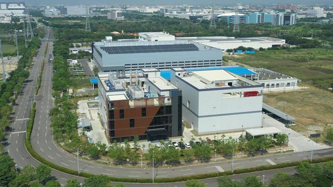 （投资约10亿元的路科高雄厂第一期工程，12日落成启用。图／新应材提供）