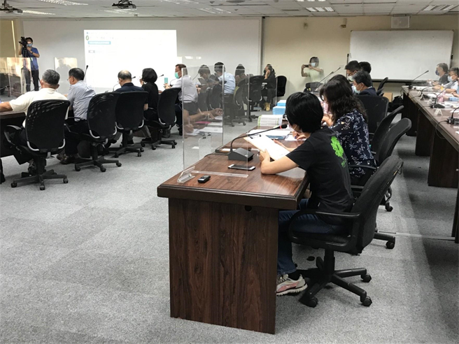 楠梓产业园区开发案今日通过高市府环评大会，由于该园区将由台积电进驻设厂，地球公民基金会、环境权保障基金会透过联合声明指出，高雄市政府、台积电应促进南台湾产业及能源转型，让楠梓产业园区成为台湾设置净零园区的典范。（地球公民基金会提供）