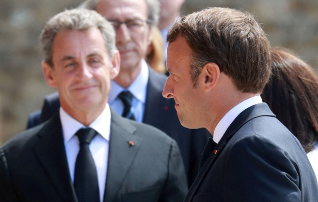 (左)法国右翼沙柯吉（Nicolas Sarkozy）、现任总统马克宏（Emmanuel Macron）。  (图/路透社) 