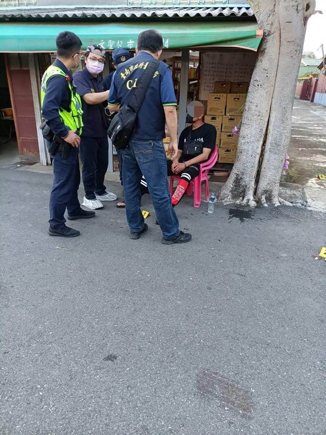 王姓男子持刀行凶后，被警方当场逮捕。（本报资料照片）