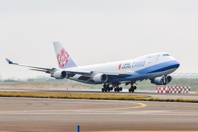 华航3月货运收入再破百亿，近期接获美洲地区防疫物资相关包机需求。图／华航提供
