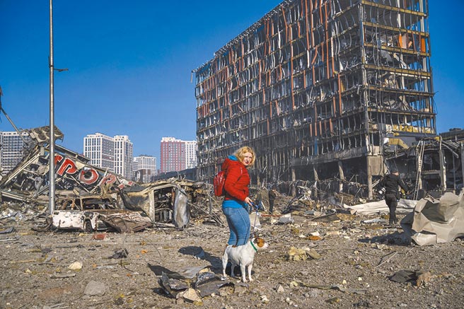 乌克兰经济遭战火重创，家园残破不堪，民眾生活不復往日。图／美联社