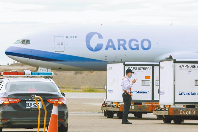 行政院院长苏贞昌8日在立院公开承认2020年底纳入台湾意象涂装的华航货机「飞不出去」，国民党文传会副主委林家兴表示，苏终于迷途知返。（陈麒全摄）