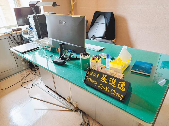 台北市研考会主秘张进逸日前离开市府，感慨和市长柯文哲理念渐行渐远。（摘自张进逸脸书）