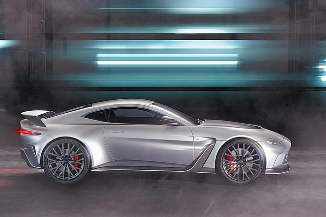 ASTON MARTINASTON MARTIN V12 Vantage搭載5.2L V12雙渦輪增壓引擎，將是品牌最後一款採用V12引擎的Vantage車款，全球限量333台，第一批車將於今年第二季出廠。（ASTON MARTIN提供）