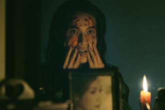 女星演恐怖片詮釋「剝臉皮」留後遺症  滿臉疥瘡1個月不敢照鏡子