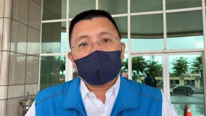 教育部宣布新停課標準，台東縣府教育處長林政宏表示會依中央規定辦理。（蔡旻妤攝）