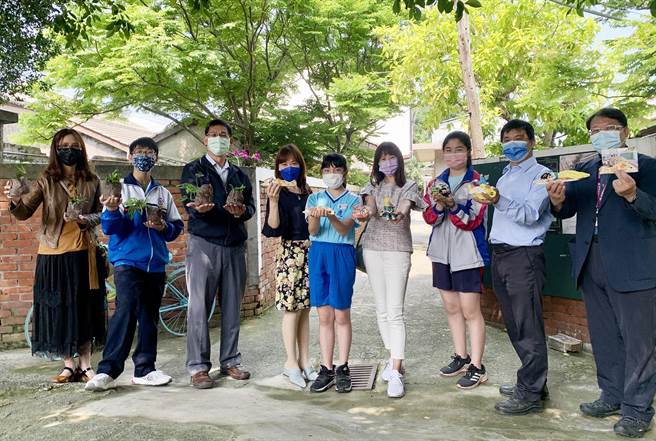 清水小愿文化创意协会于清水眷村文化园区，举办「2022小愿享艺趣」美展活动，欢迎各界前往观展。（清水小愿文化创意协会提供）