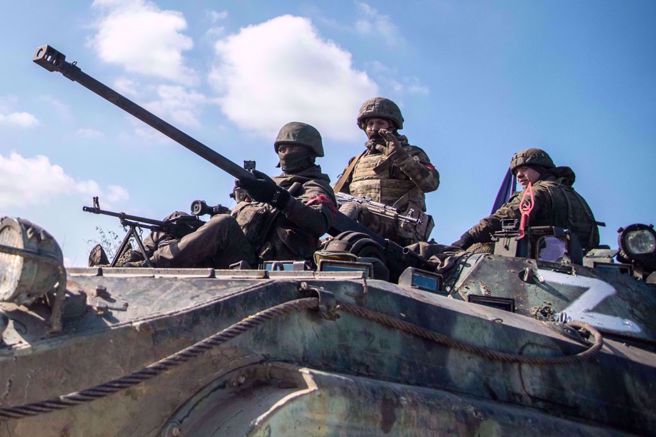 图为俄军坦克开入乌克兰顿巴斯（Donbas）的资料画面。（达志图库／TGP）