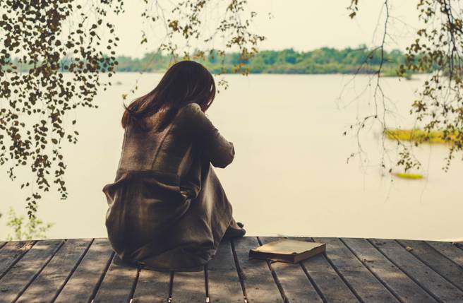 人妻产后2天老公骤逝，男方名下房产却遭公婆私自变卖，她提告竟败诉。(达志影像/shutterstock提供)