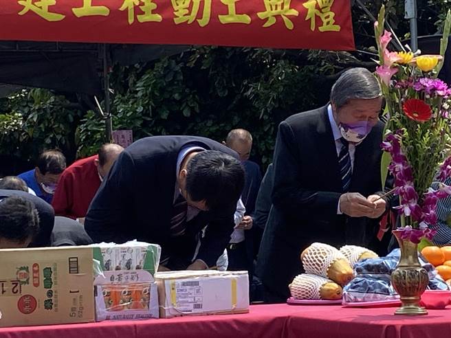 陈吉仲今(13)日受邀出席「希望广场3.0新建工程」动土典礼。（李柏澔摄）