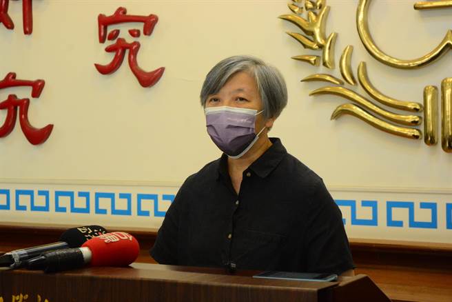 高分检花莲分署检察官黄怡君说明「少将韩豫平贪污案」，检方调查新证据提出再审理由。（王志伟摄）