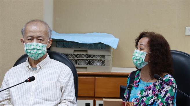 病友傅先生夫妻分享治疗心得。（北荣提供）