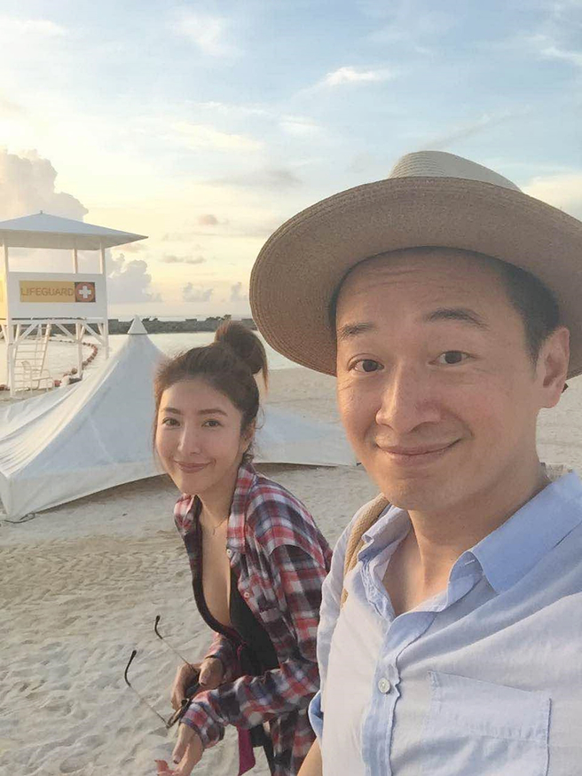 杨谨华难得穿深V，露出美胸。（图／翻摄自杨谨华 Cheryl脸书）