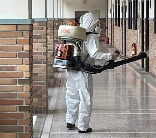 靜宜大學一名學生確診，校方立馬宣布13日下午預防性停課，並全面進行清消。(靜宜大學提供)