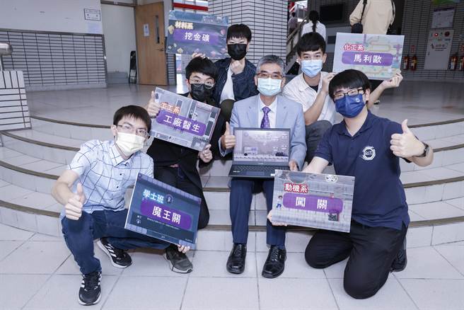 清华大学工学院学生与资工系、艺术学院师生跨域合作，13日并共同发表国内第1个介绍大学系所的线上游戏。（清华提供／陈育贤新竹传真）