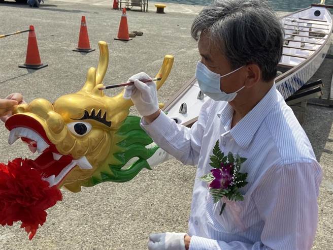 6月3日基隆市政府将在八斗子举办「端午龙舟竞赛暨嘉年华会」，4月13日举办点睛仪式，期盼疫情降温活动顺利。（基隆市政府提供／陈敬哲基隆传真）