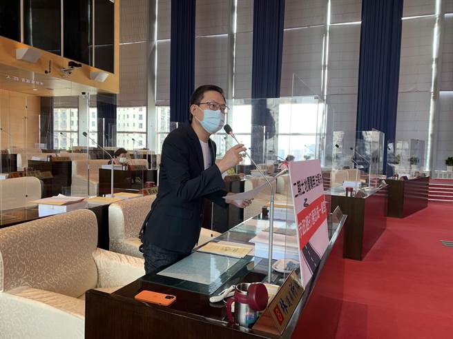 民进党议员林祈烽要求市府加速市政路延伸案二期徵收，避免一期迟迟无法动工，引爆市长卢秀燕怒气。(林欣仪摄)