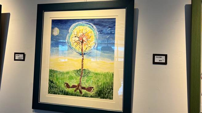 柳營奇美醫院鼓勵和協助孕婦產後拓印胎盤，為整個孕產過程留下一個紀念。（張毓翎攝）