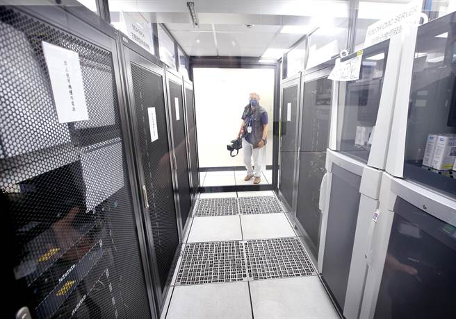 圖為控制中心機房。（范揚光攝）