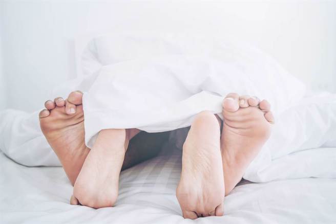 消防员床战人妻「1夜4次」，她大讚「爽死了」下场一样惨。(达志影像)