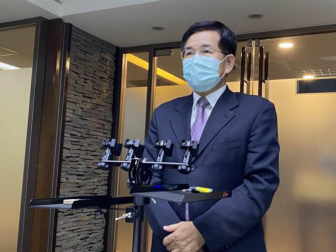 教育部長潘文忠表示，縣市不願配合新停課標準，只要做足配套，教育部會予以尊重。（林志成攝）