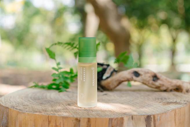 綠藤回購率 No.1 活萃修護精華露   復刻加大版 50ml 期間限量登場。（綠藤提供）