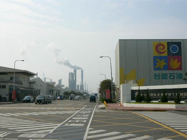 台积电、台商回流效应，云林县麦寮乡六轻工业区外包商缺工严重。（本报资料照片）