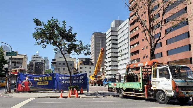 和筑建设在三多四路近中华四路基地，推出制震轻奢宅预售建案「星玥湾」。（柯宗纬摄）
