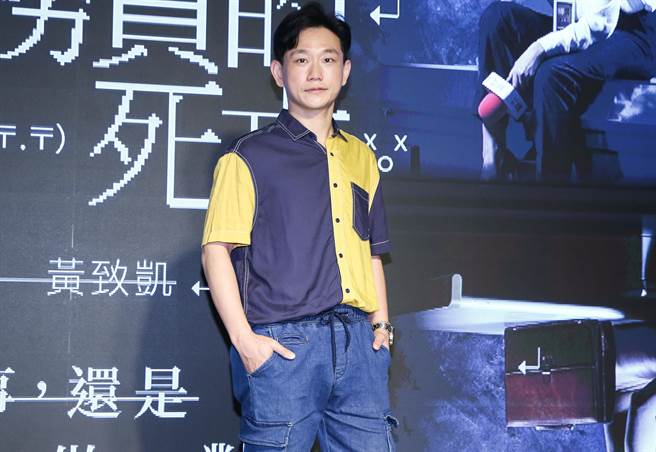 陈家逵剧中一人分饰3角。（陈俊吉摄）